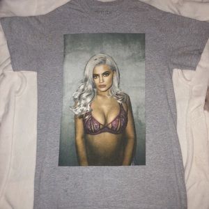 Kylie Jenner tee
